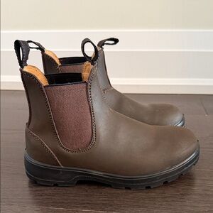 Aquatherm brown leather pull on boot size 6